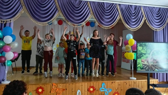Закрытие смены в школьных лагерях.